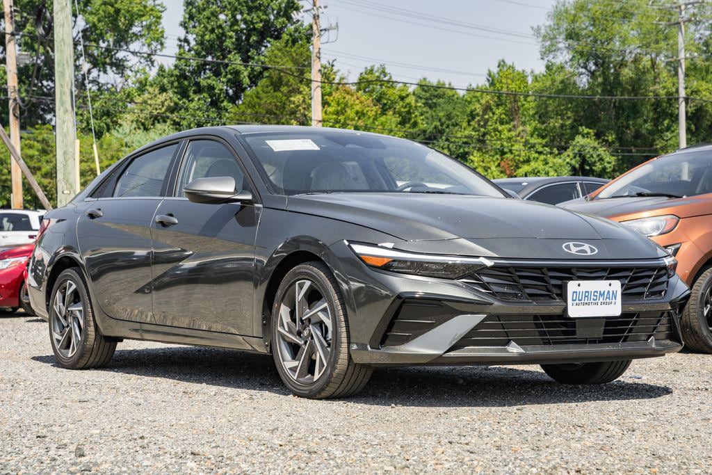New 2025 Hyundai Elantra Limited Sedan