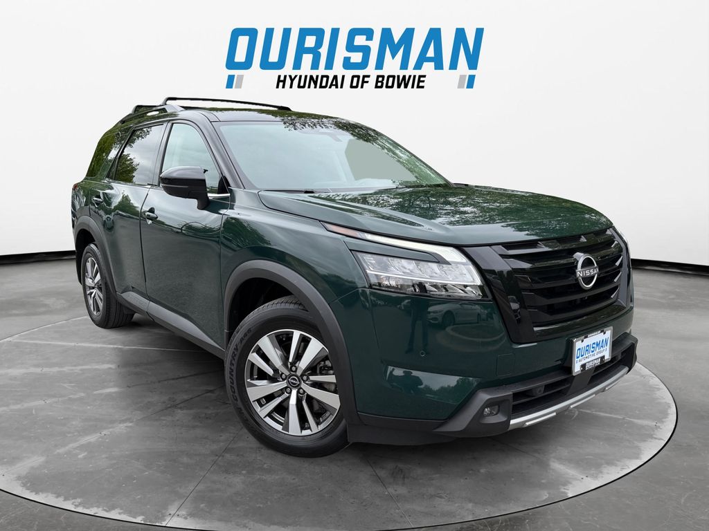 2023 Nissan Pathfinder SL 4WD's photo