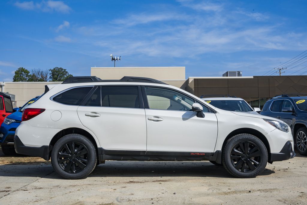2018 Subaru Outback 2.5i Limited photo 3