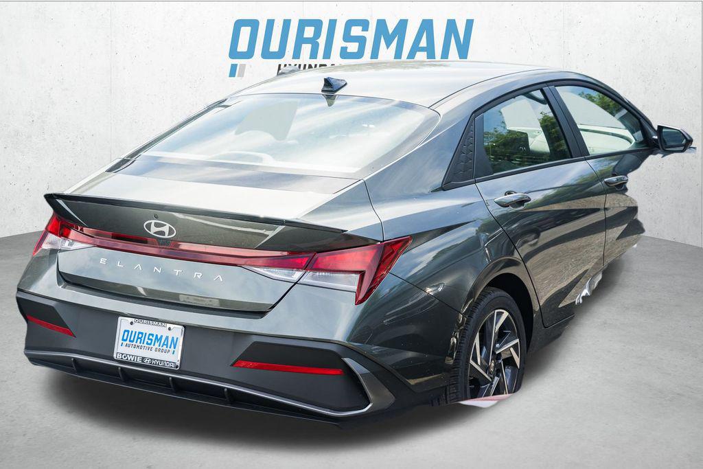 2025 Hyundai Elantra SEL Sport photo 2