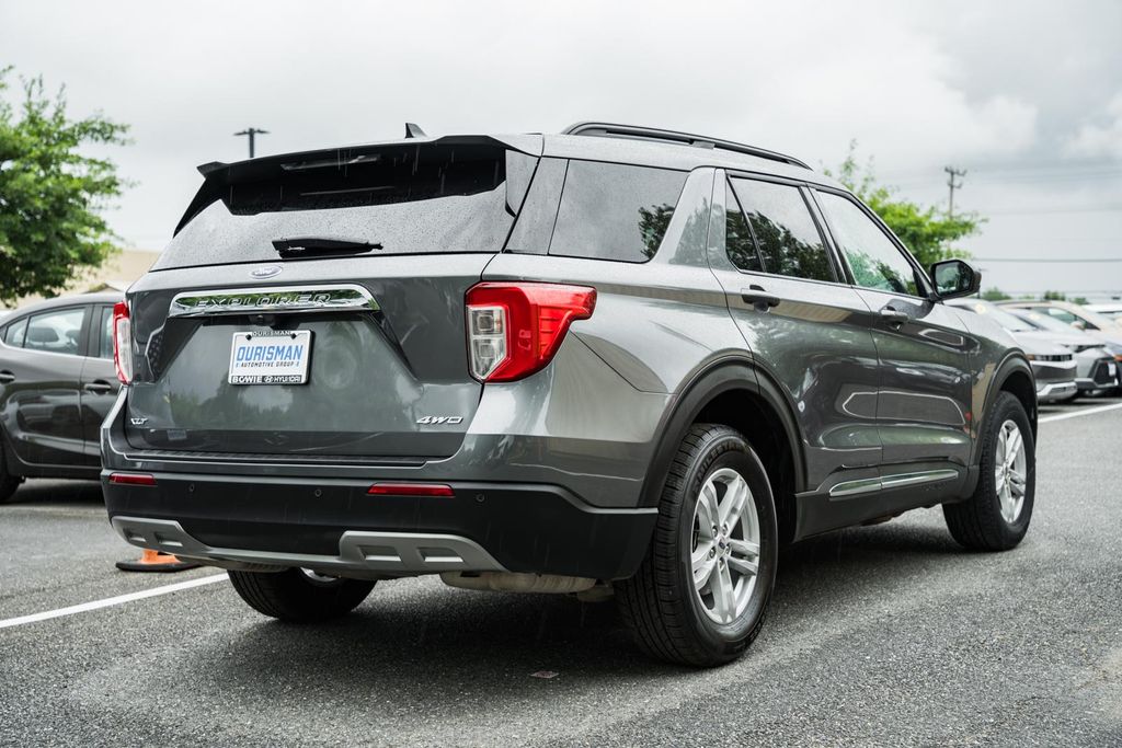 2024 Ford Explorer XLT photo 2