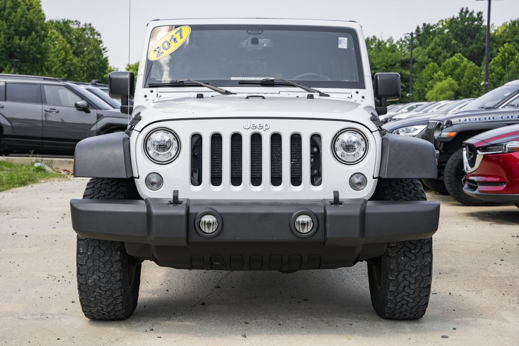 2017 Jeep Wrangler Unlimited Rubicon photo 2