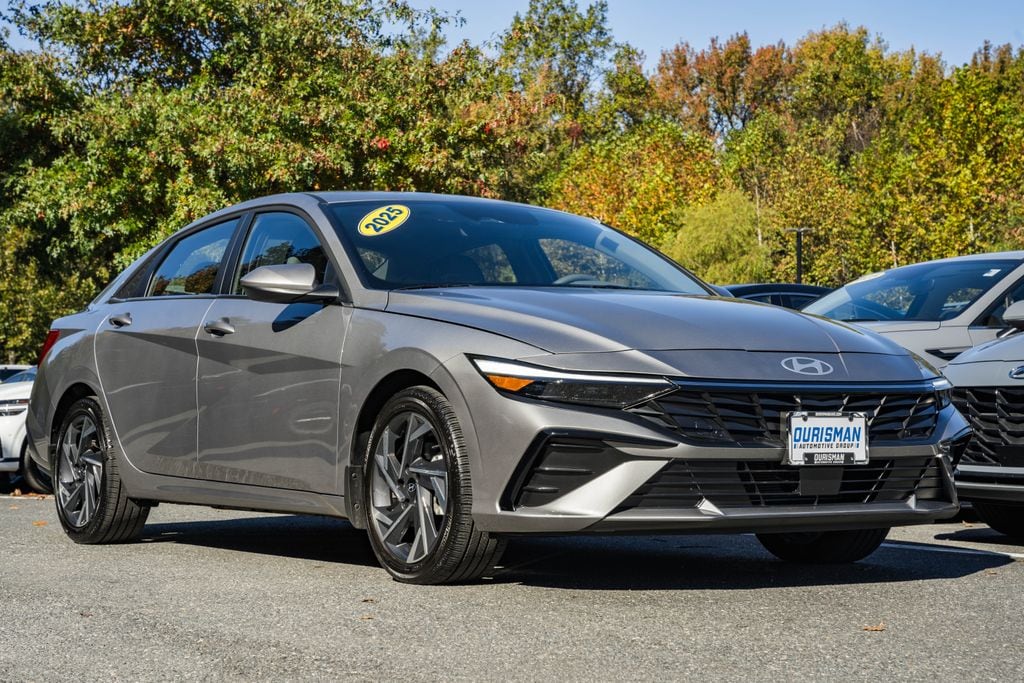 Used 2025 Hyundai Elantra SEL Convenience Sedan
