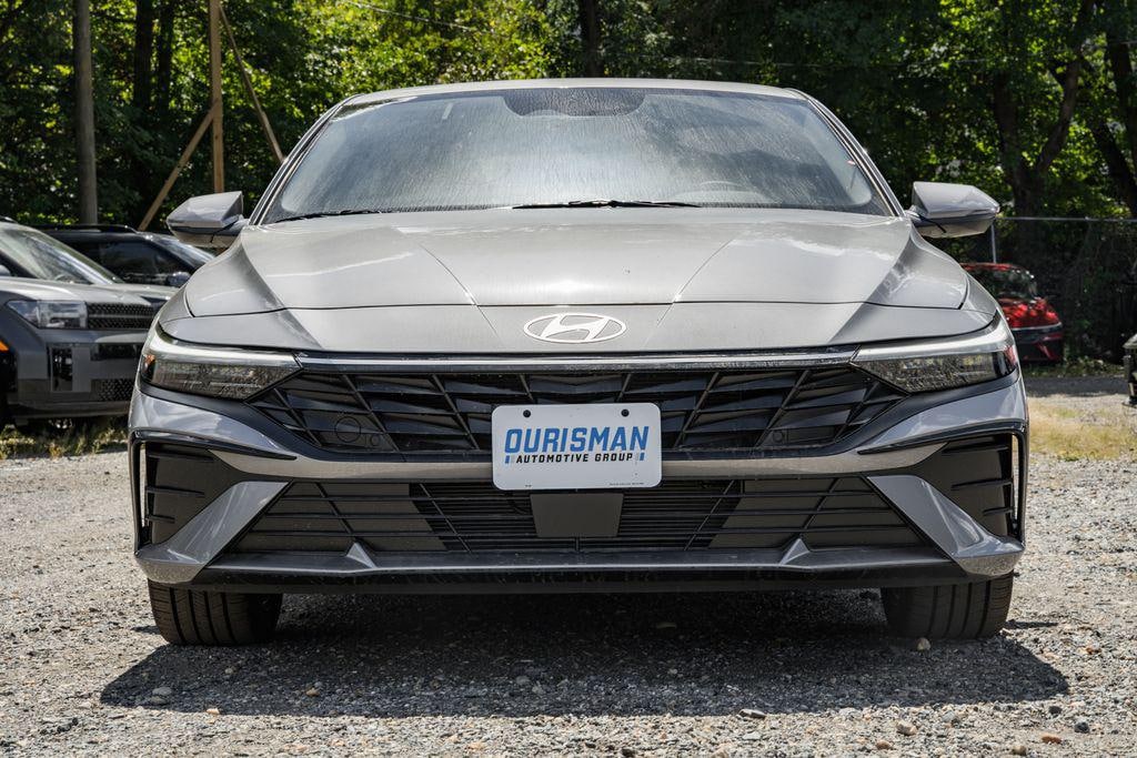 New 2025 Hyundai Elantra Limited Sedan