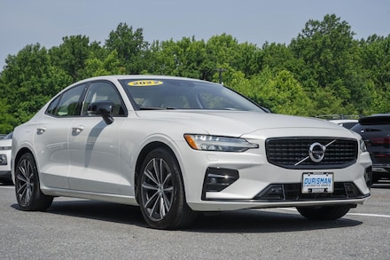 2022 Volvo S60 B5 AWD Momentum Sedan
