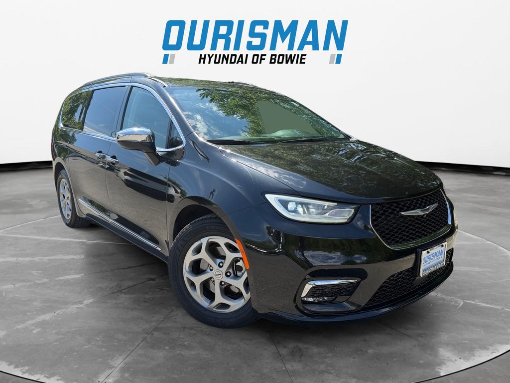 2023 Chrysler Pacifica Limited's photo