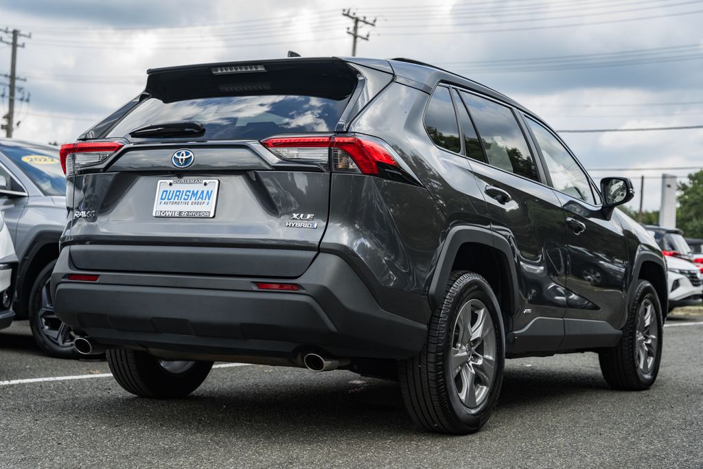 2023 Toyota RAV4 Hybrid XLE photo 2