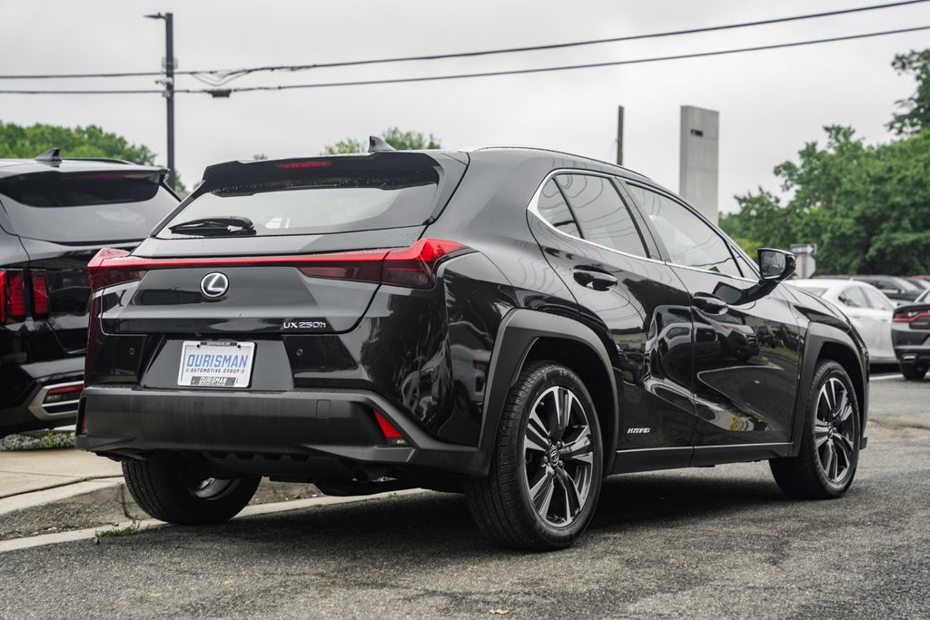 2021 Lexus UX 250h photo 4