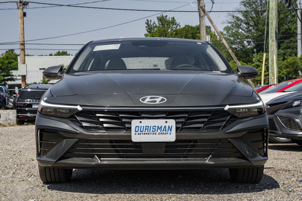 New 2025 Hyundai Elantra Limited Sedan