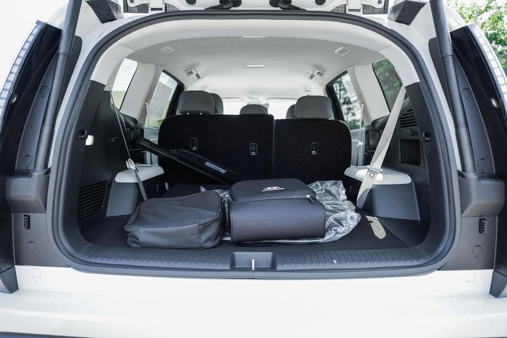 2026 Hyundai IONIQ 9 SE - Photo 9