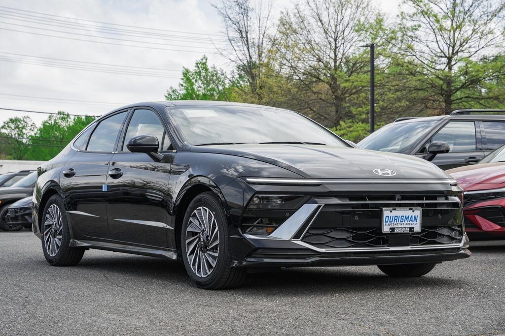 New 2025 Hyundai Sonata Hybrid Limited Sedan