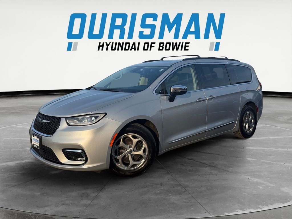 Used 2023 Chrysler Pacifica Limited Van Passenger Van