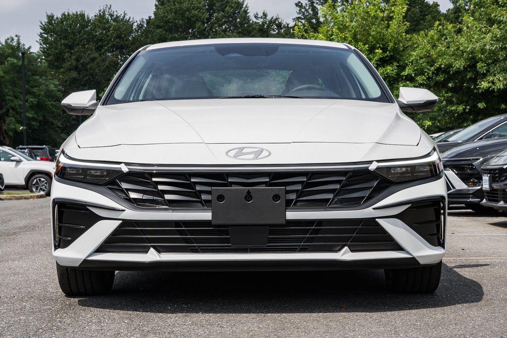 New 2025 Hyundai Elantra Limited Sedan