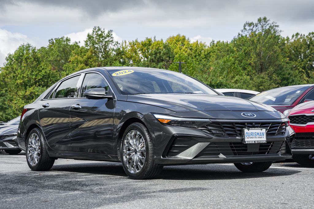2024 Hyundai Elantra Limited's photo