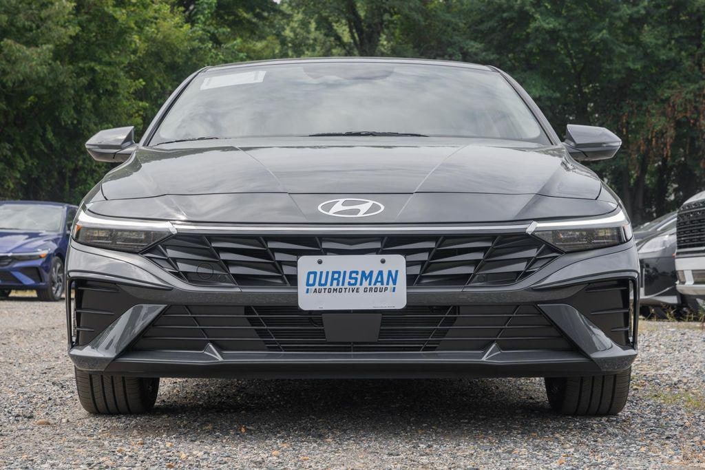 New 2025 Hyundai Elantra Limited Sedan