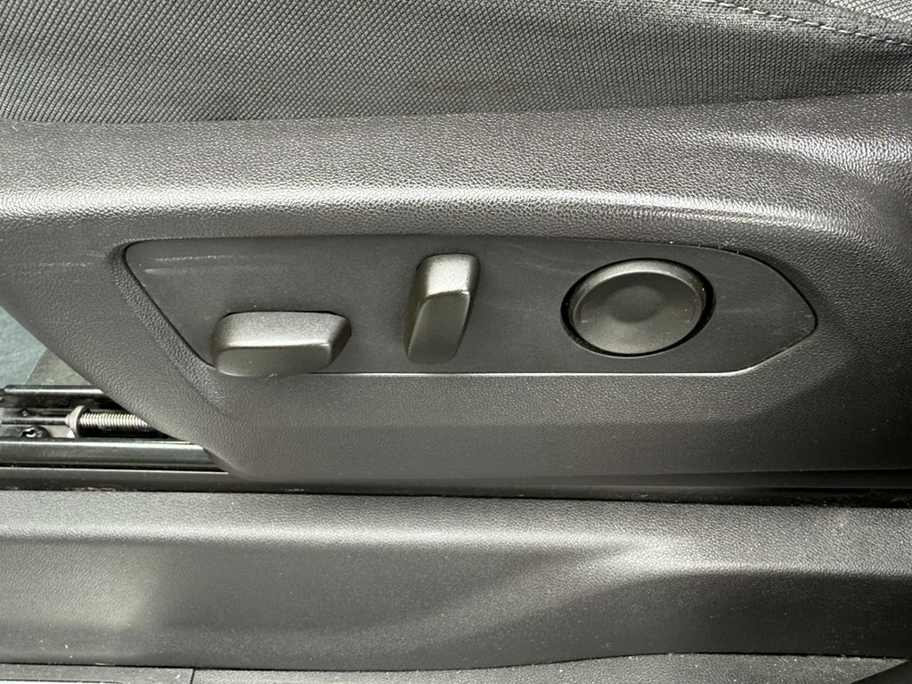 2024 Chevrolet Silverado 1500 LT - Photo 10