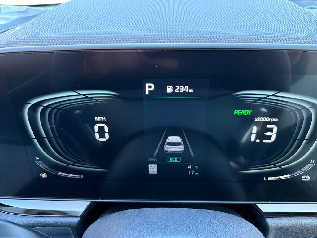 2025 Kia Niro EX Touring - Photo 13