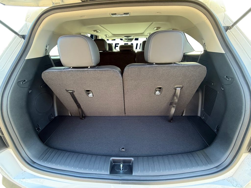 2025 Kia Sorento S - Photo 18