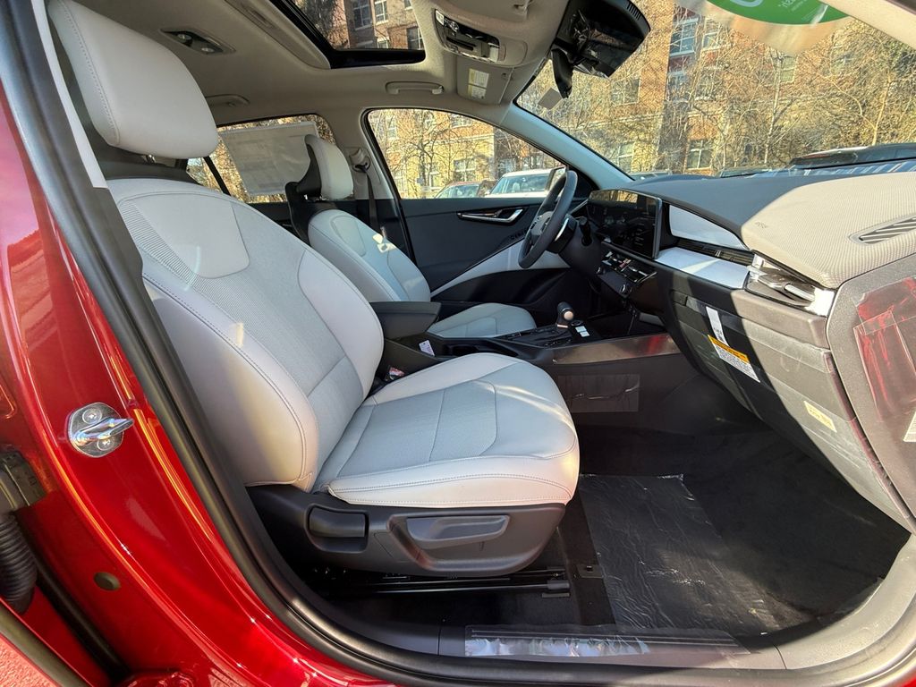 2025 Kia Niro EX Touring - Photo 23