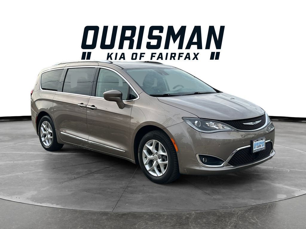 2018 Chrysler Pacifica Touring L Plus's photo