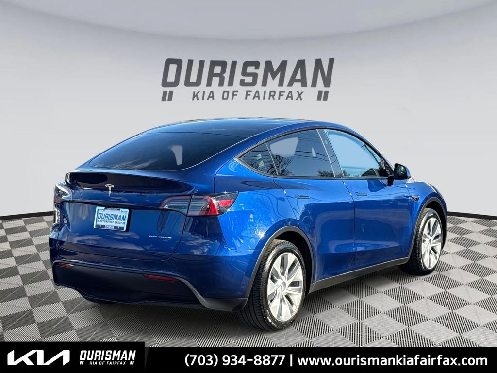 2024 Tesla Model Y Long Range photo 4