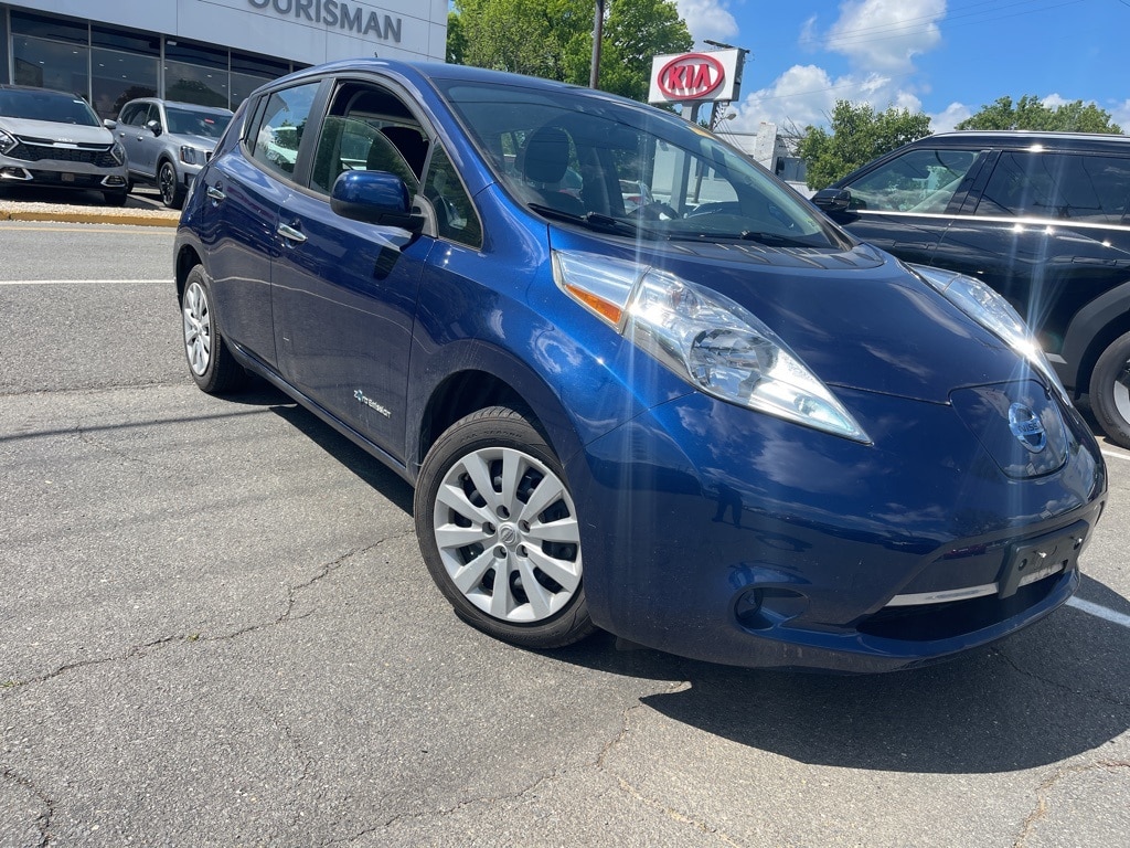Used 2017 Nissan LEAF S with VIN 1N4BZ0CP5HC300821 for sale in Fairfax, VA