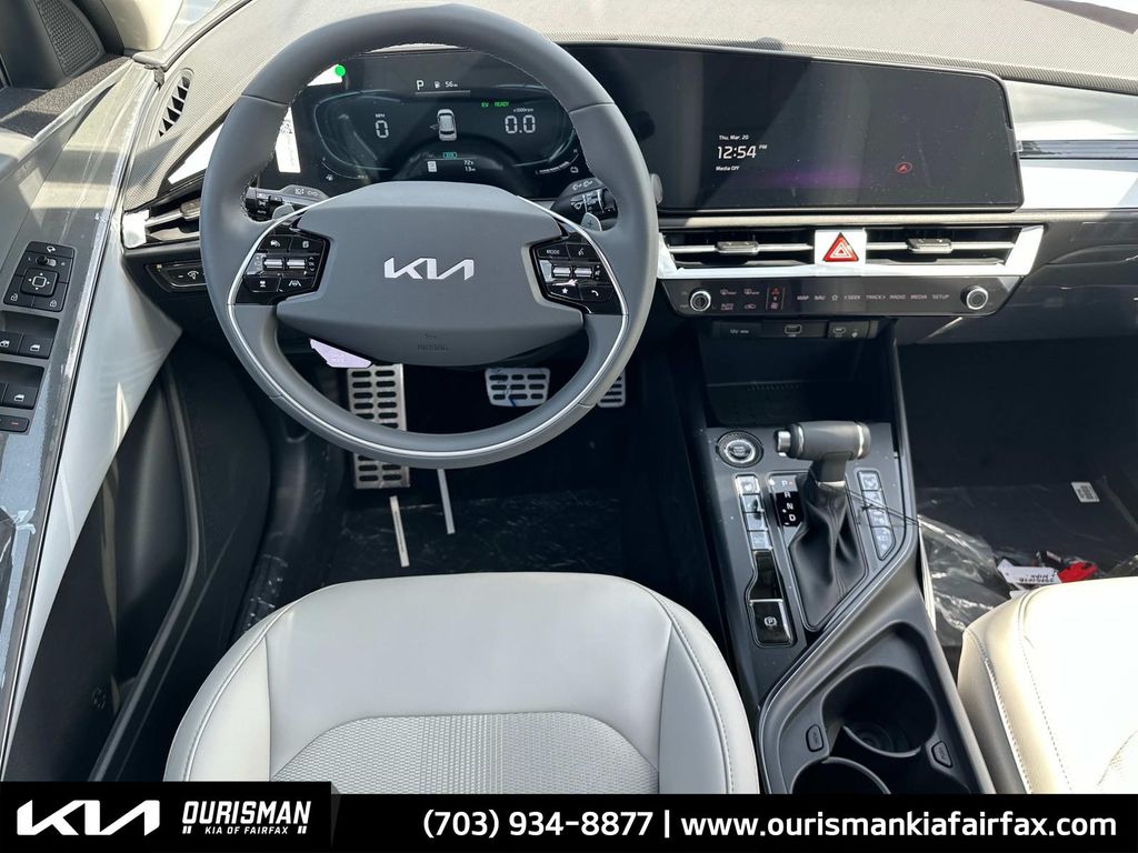 2025 Kia Niro EX Touring photo 2