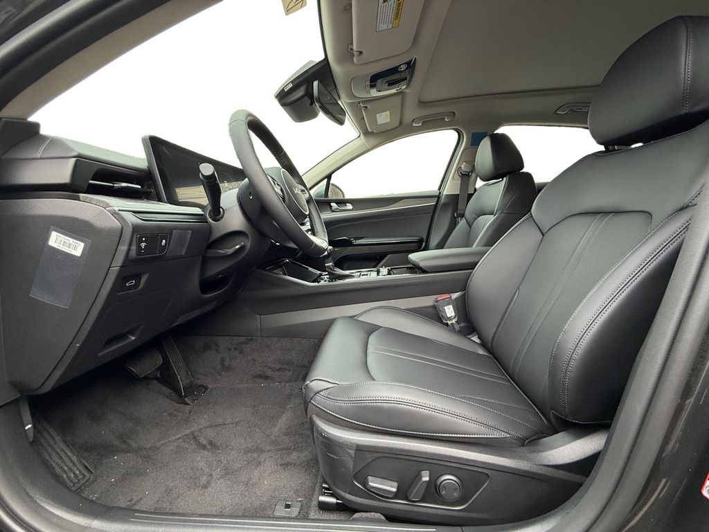 2026 Kia K5 EX - Photo 9