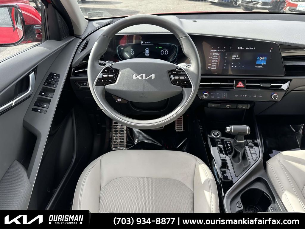 2024 Kia Niro EX Touring photo 2