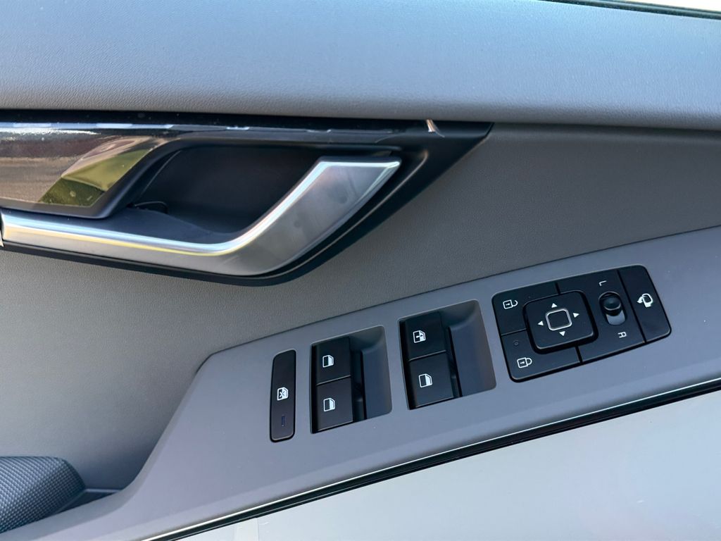 2025 Kia Niro EX Touring - Photo 11