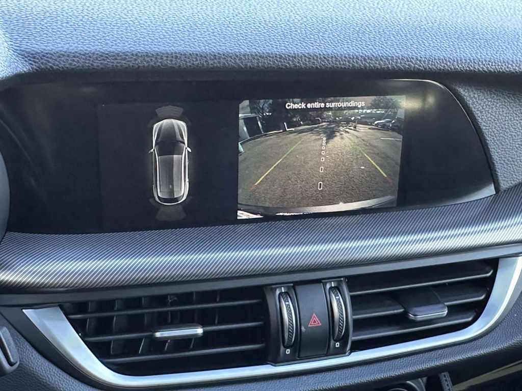 2022 Alfa Romeo Stelvio Ti photo 3