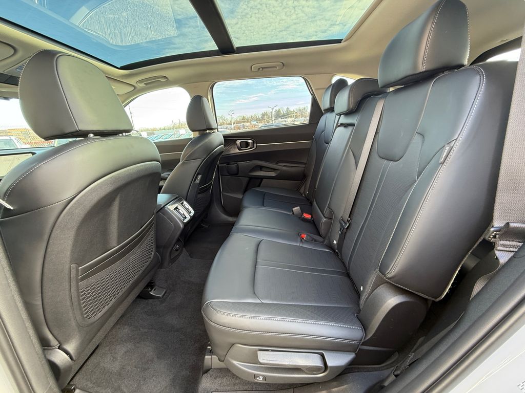 2025 Kia Sorento S - Photo 25