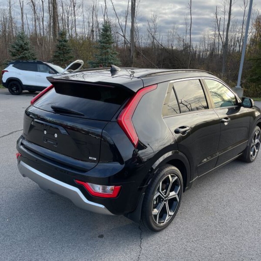 Used 2024 Kia Niro EX Touring SUV