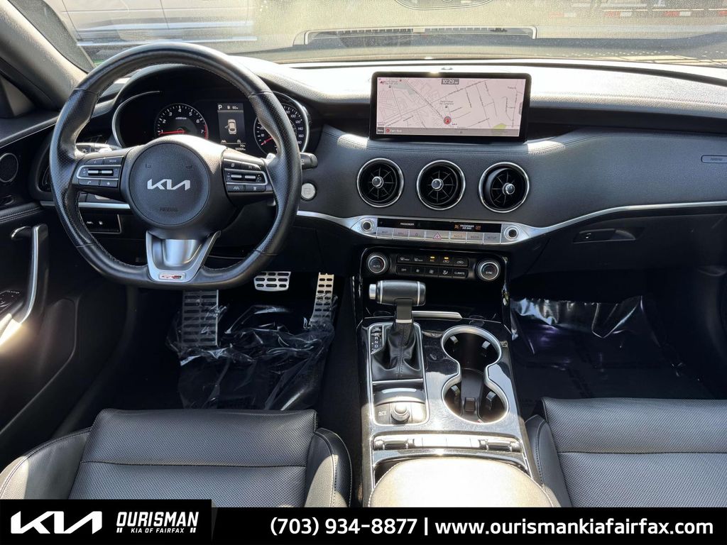 2022 Kia Stinger GT-Line photo 2
