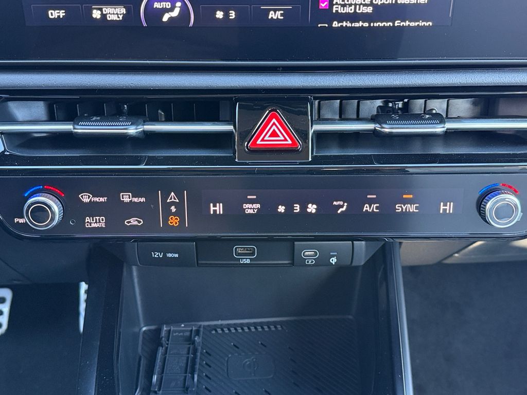 2025 Kia Niro EX Touring - Photo 18