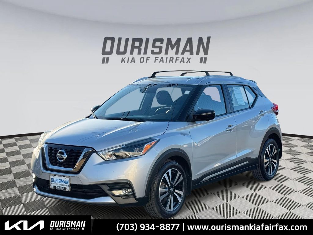 2019 Nissan Kicks SR's photo