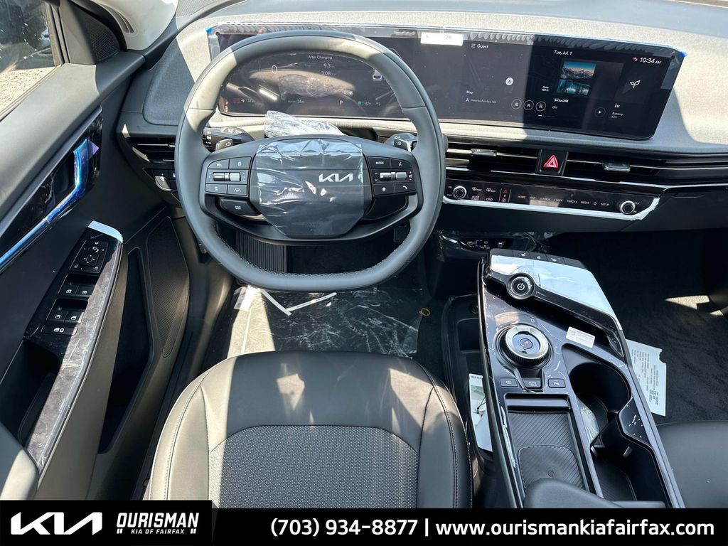 2025 Kia EV6 Light photo 2