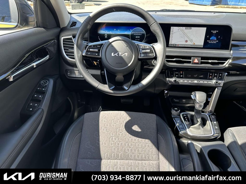 2024 Kia Seltos S photo 2