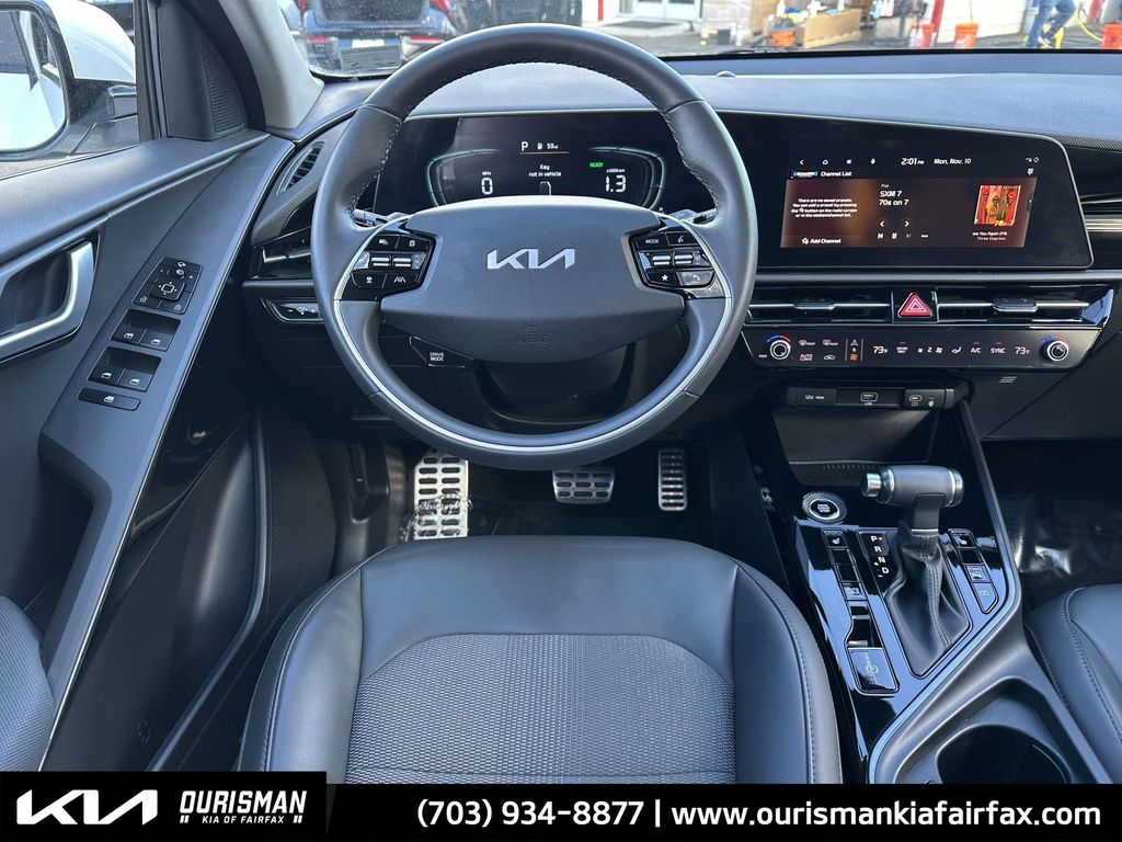 2023 Kia Niro EX Touring photo 2