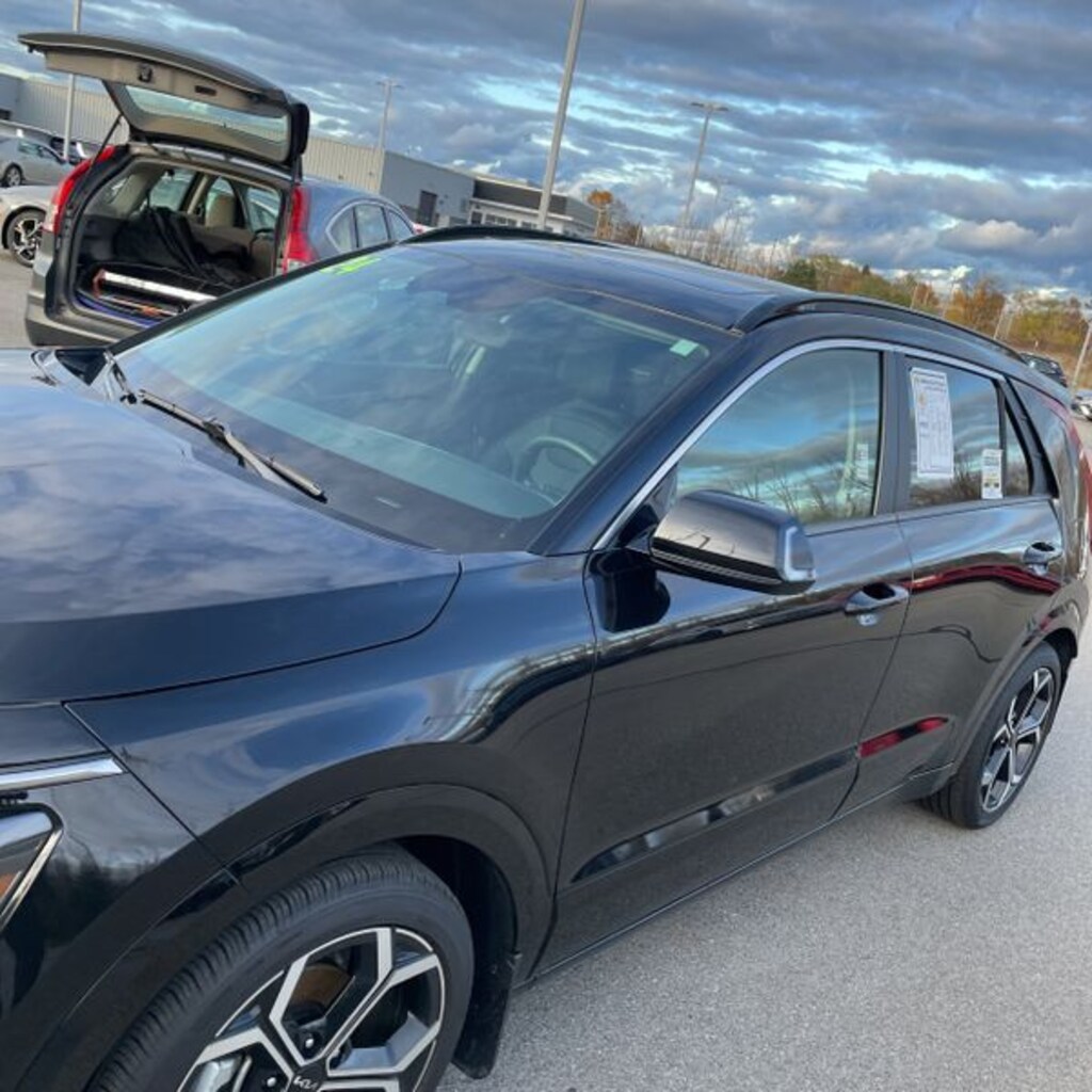 Used 2024 Kia Niro EX Touring SUV