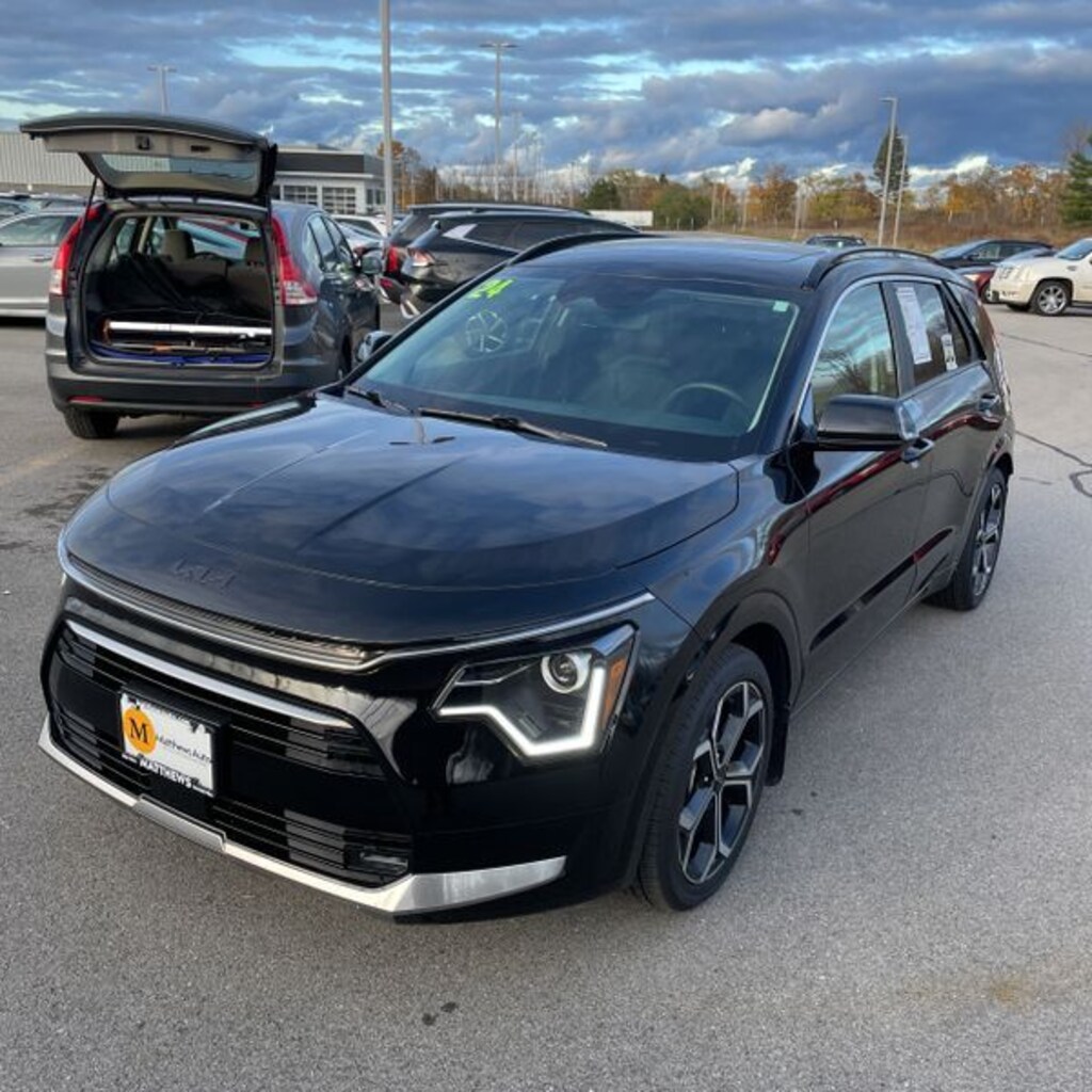Used 2024 Kia Niro EX Touring SUV