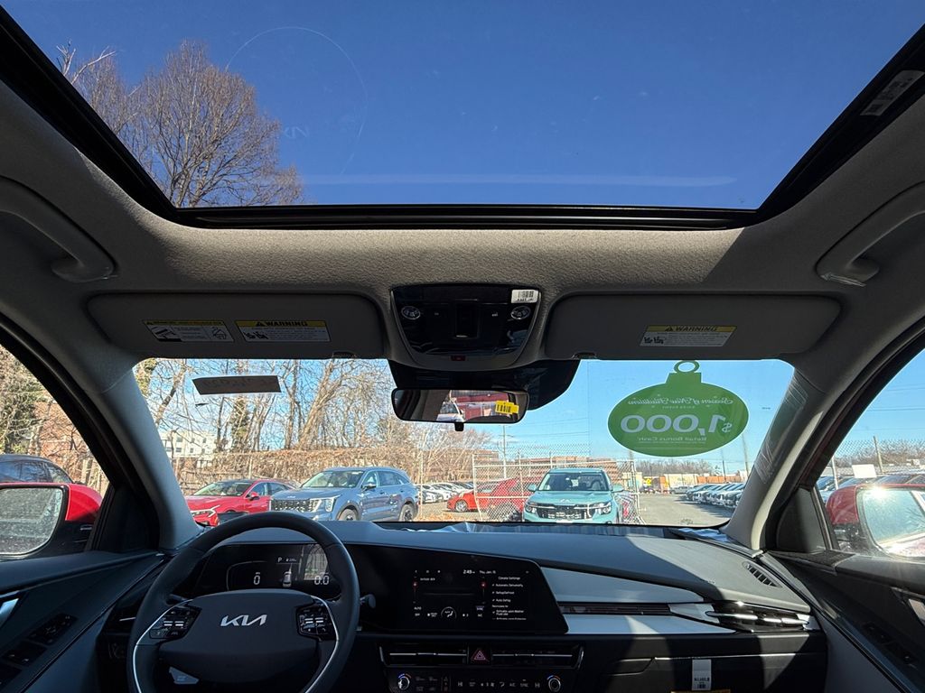 2025 Kia Niro EX Touring - Photo 21
