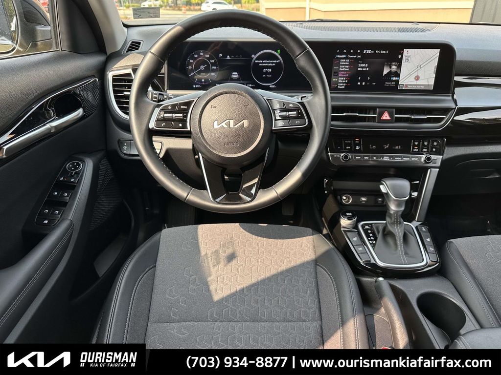 2024 Kia Seltos S photo 2