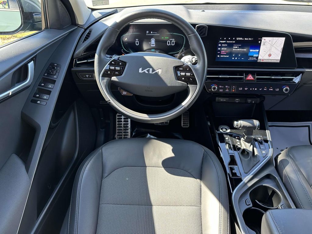 2023 Kia Niro EX Touring photo 2
