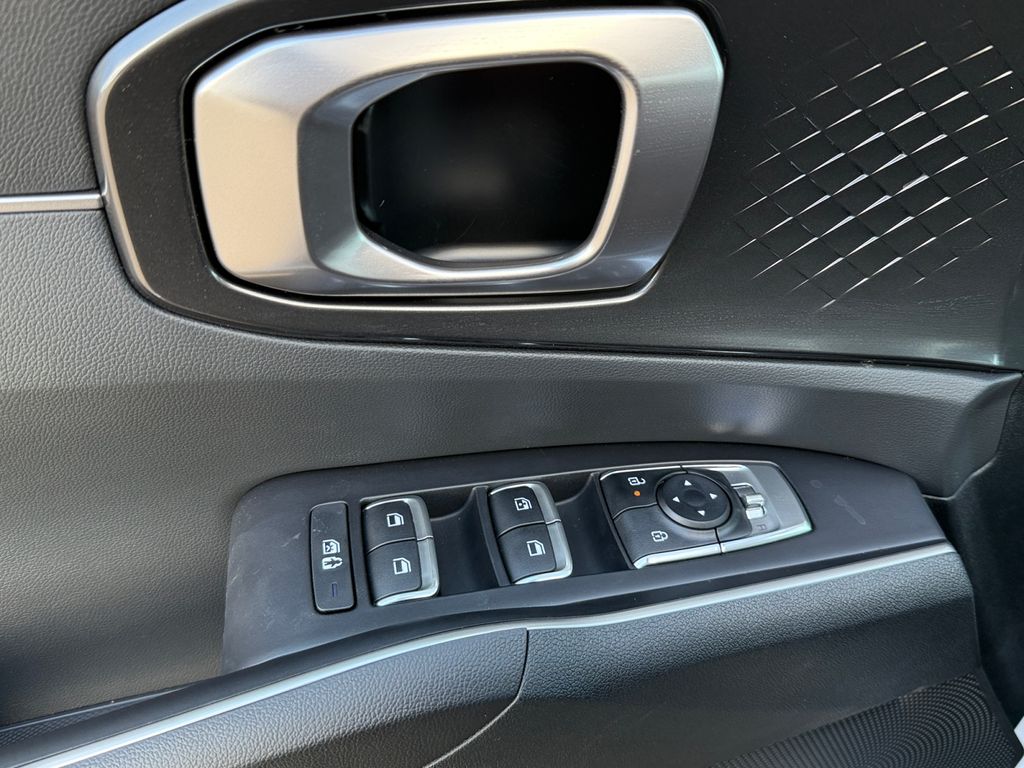 2025 Kia Sorento S - Photo 11