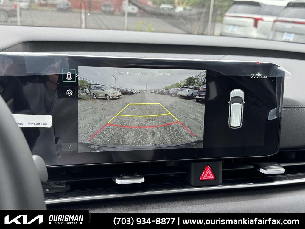 2025 Kia Carnival EX photo 4
