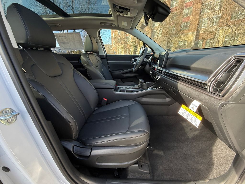 2025 Kia Sorento S - Photo 27