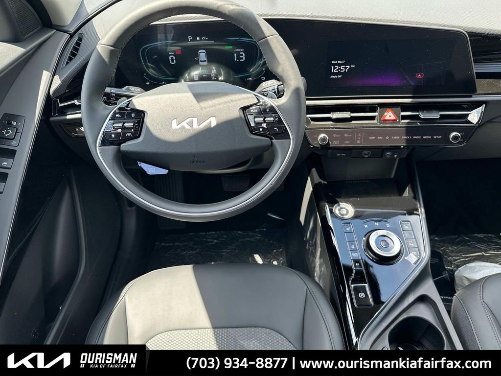 2025 Kia Niro Plug-In Hybrid EX photo 2