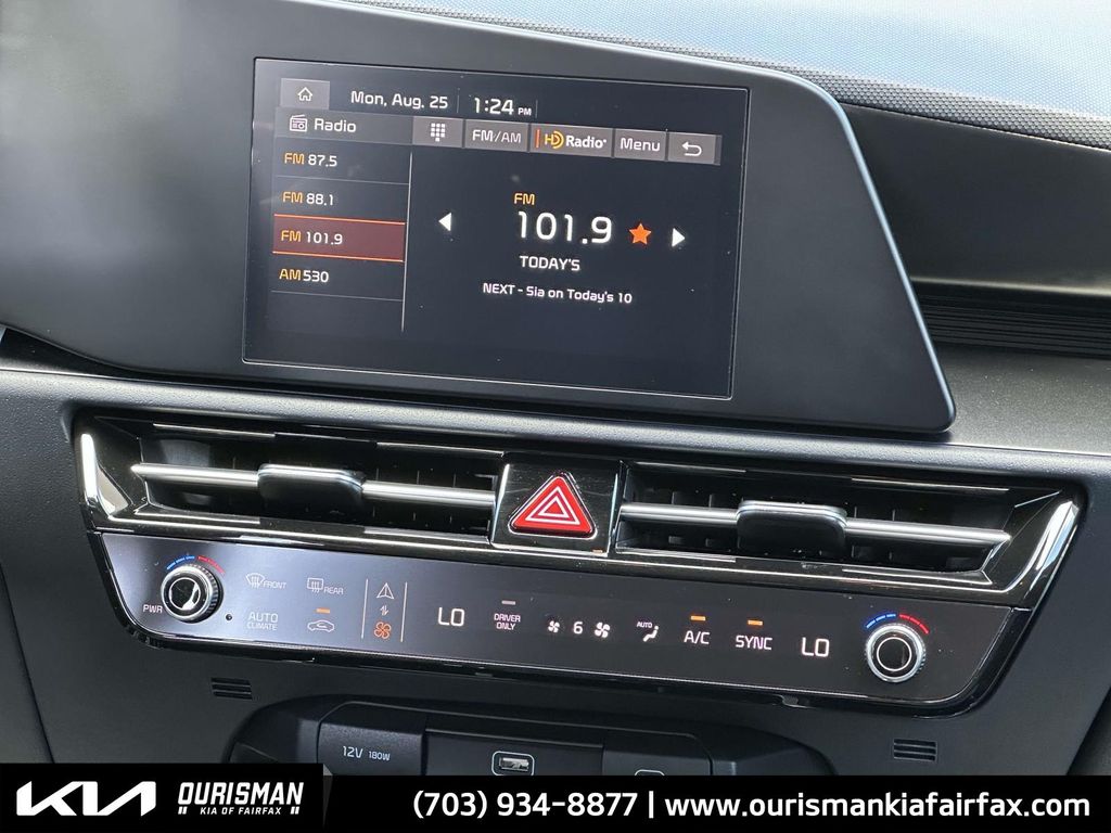 2025 Kia Niro LX photo 3