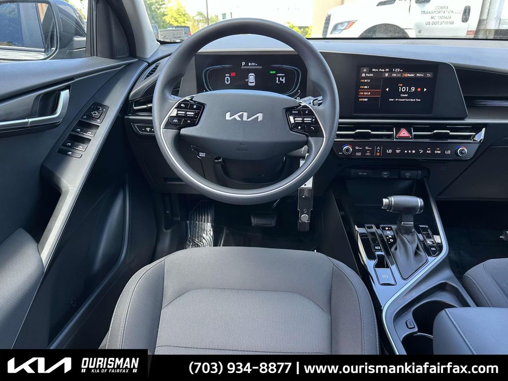 2025 Kia Niro LX photo 2